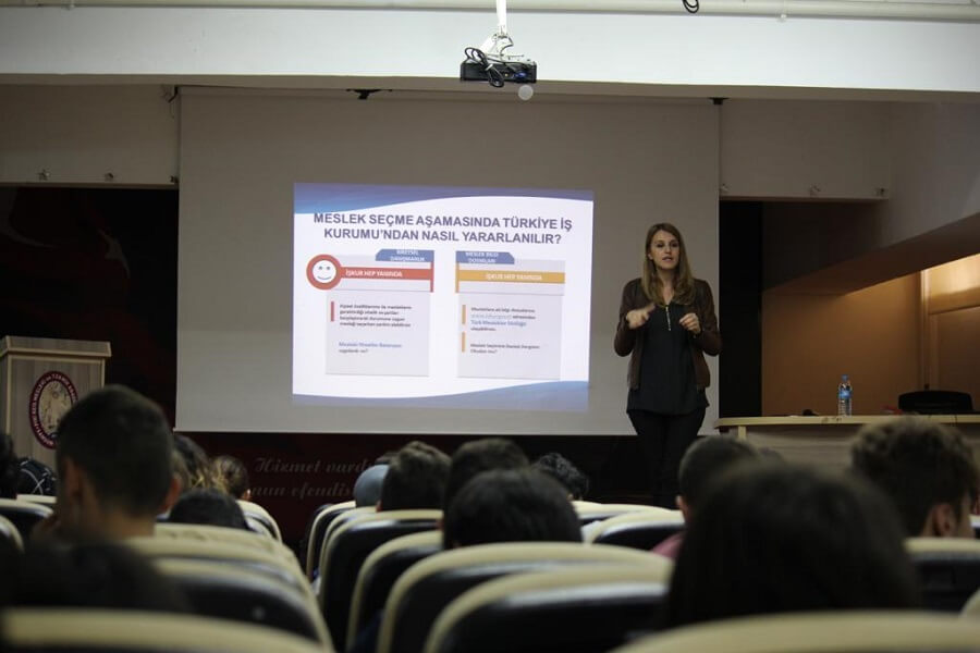 Samsun'da Öğrencilere Bilgilendirme Seminerleri Verildi