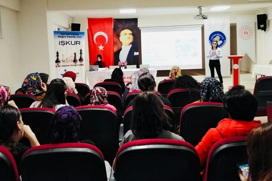 Tokat'ta Gülsüm Ana Kız Öğrenci Yurdu Kariyer Şenliğine Katıldık