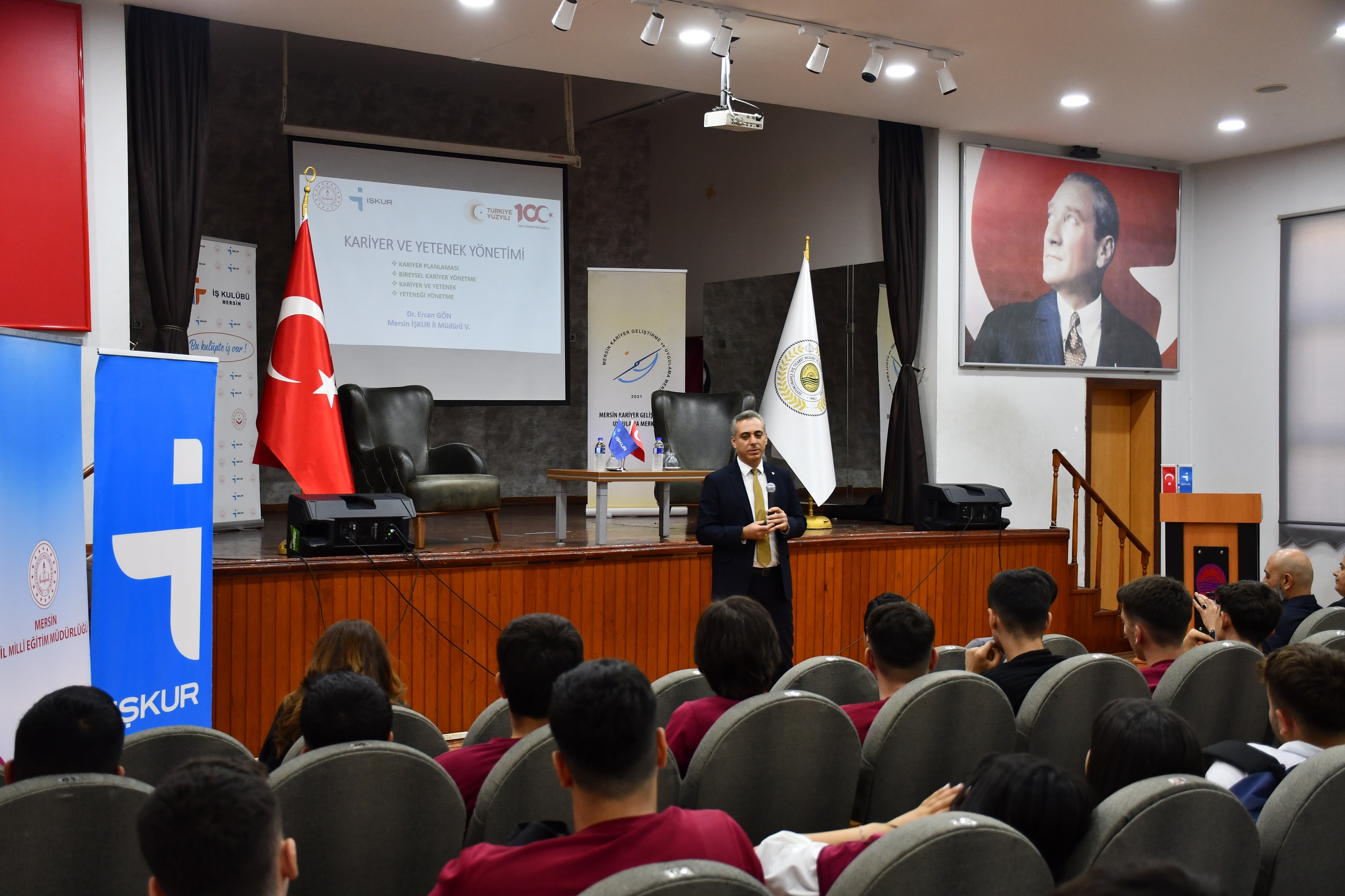 Mersin’de Öğrencilere Kariyer Yönetimi ve Meslek Seçimi Semineri Düzenlendi